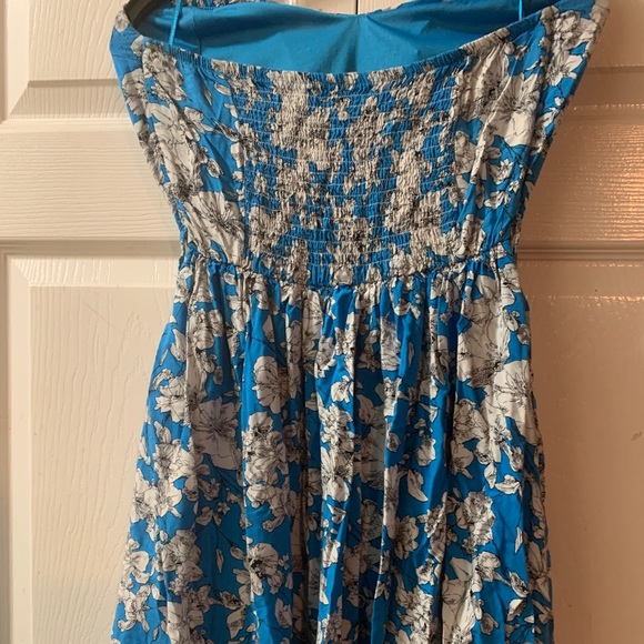 Blue floral dress ! - Picture 2 of 4